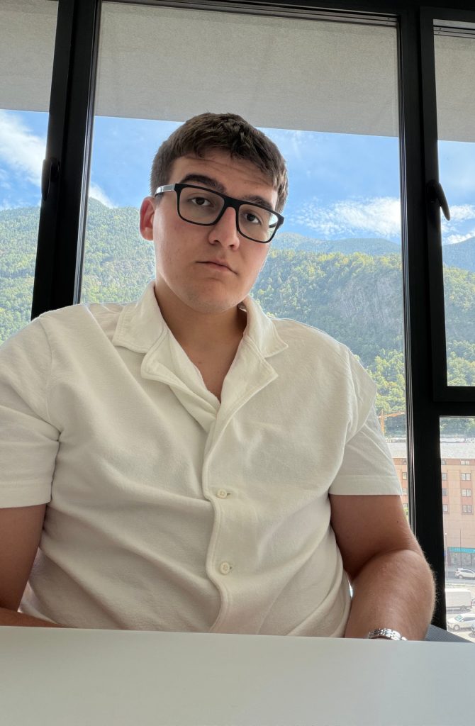 Lucas Azevedo Ferreira, fundador de VedCoe